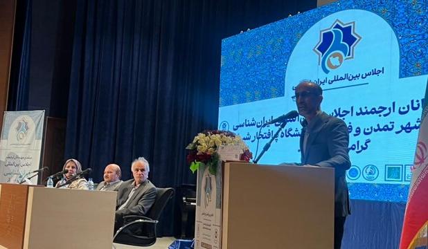 حافظ؛ روایتگر تاریخ پرفراز و نشیب ایرانیان/ شعر راهی برای آشکار شدن حقیقت انسانی است