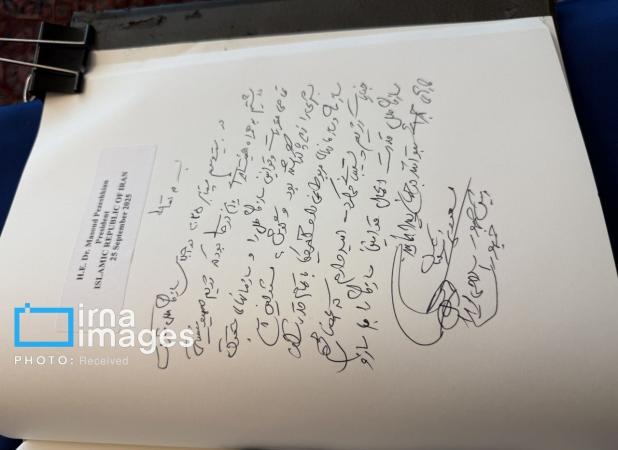 دستخط رئیس جمهور در دفتر یاد بود سازمان ملل