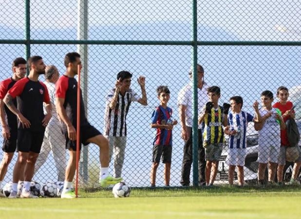 حضور هواداران در تمرین پیش فصل پرسپولیس در ترکیه