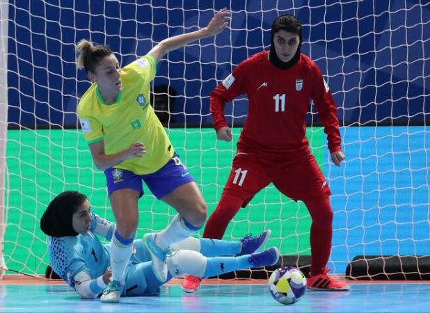 پیروزی دو گله فوتسال بانوان برزیل مقابل ایران در نیمه اول