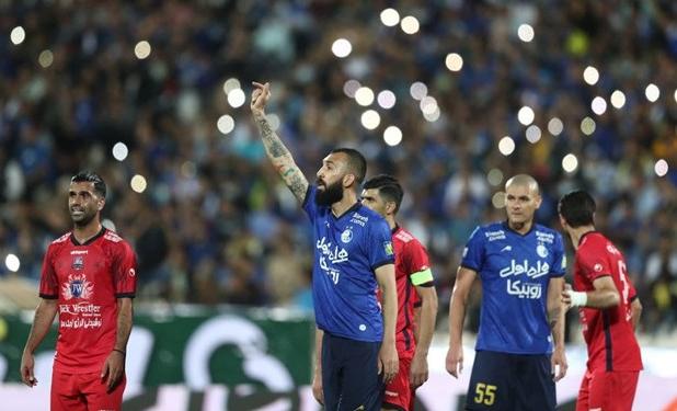 حاشیه بازی استقلال و نساجی| عذرخواهی هواداران استقلال از داور/ تساوی در ضربه به تیرک دروازه!