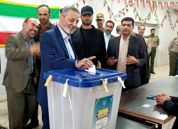 سرلشکر موسوی رأی خود را به صندوق انداخت