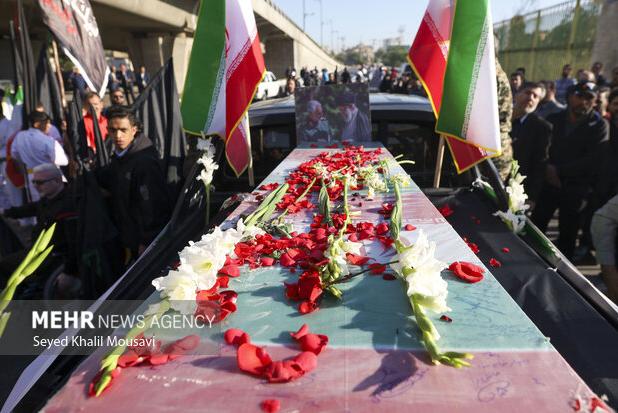 تشییع پیکر شهید گمنام در شرکت نفت و گاز مارون