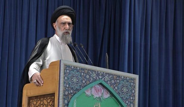 امام‌جمعه موقت اصفهان: حماسه ۲۵ آبان برای نسل جوان تبیین شود/ کتاب‌خوانی را  ترویج دهیم