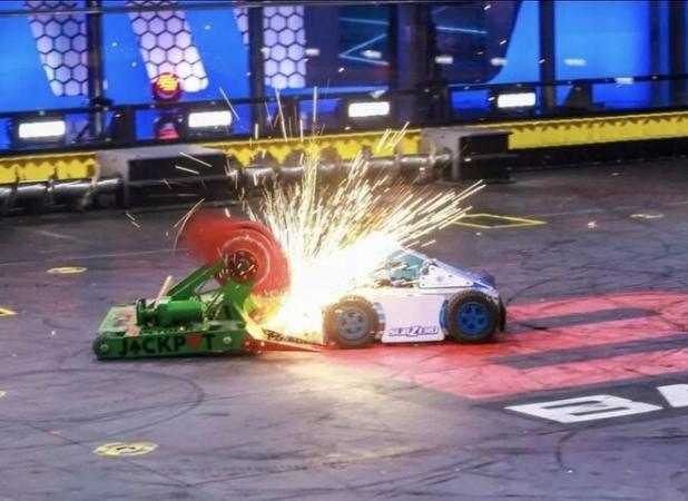 وقتی فولاد و هوش به نبرد می‌روند؛ رقابت ربات‌های جنگجو