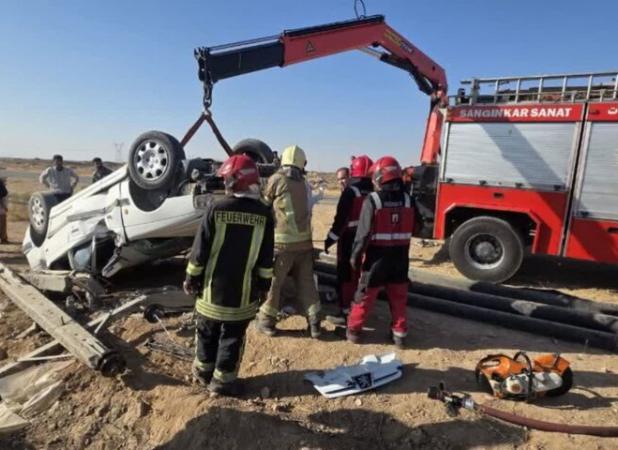 فرزندی پور: واژگونی خودرو سواری ال 90 در کاشان 3 مصدوم داشت