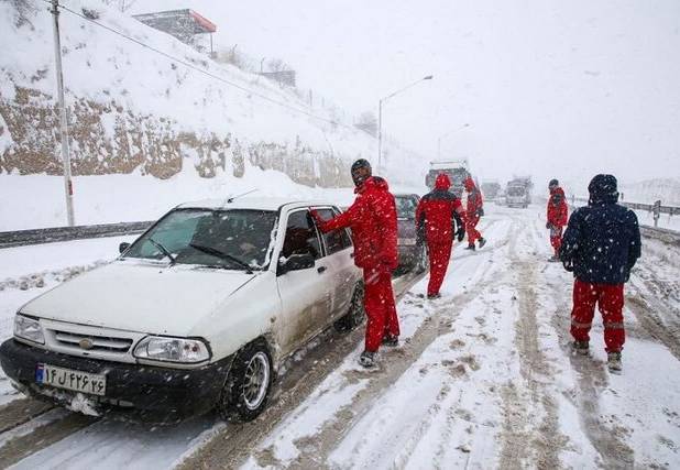 امدادرسانی هلال‌احمر خراسان شمالی به ۱۱۳ خودروی گرفتار در برف و کولاک