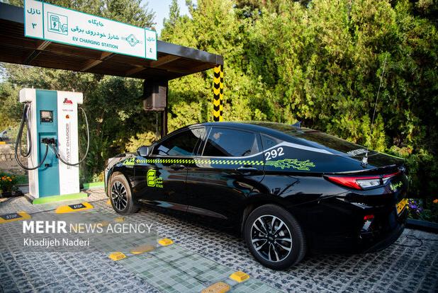 اصفهان بیست و نُهمین ایستگاه شارژ خودروهای برقی را افتتاح کرد