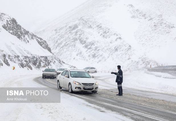 خطر ریزش سنگ و سقوط بهمن در محورهای کوهستانی مازندران