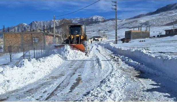 برف‌روبی ۱۶۷۰ کیلومتر باند جاده‌ای در کرمانشاه