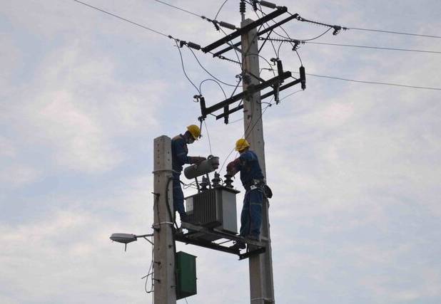 ۱۰ روستای فارس برق‌دار می‌شوند/ افتتاح ۷ مزرعه خورشیدی