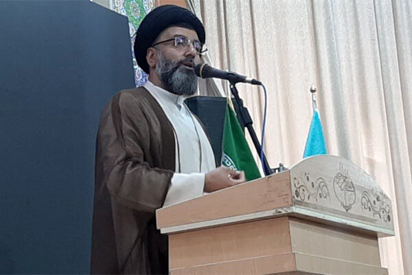 امام‌جمعه پیشوا: دشمن مانند بزدلان به ترور روی آورده است