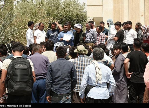 واقعیت تجمع مقابل اداره مهاجرت؛ خودمعرفی برای بازگشت، نه تمدید اقامت