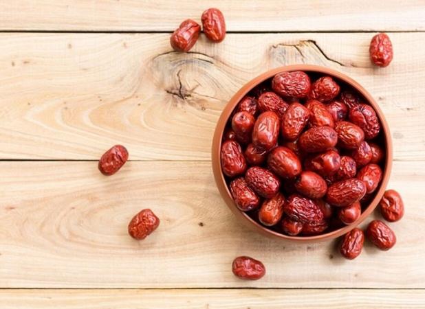 مقایسه میزان کلسیم در سنجد، کلم یا پای مرغ با لبنیات
