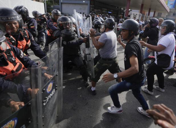 زورآزمایی خیابانی مخالفان غربگرای «مادورو» پس از شکست در انتخابات