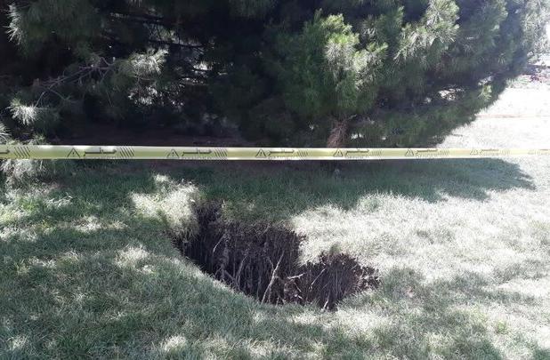 نشست زمین در قسمت فضای سبز پل غدیر