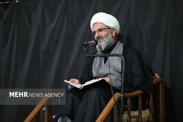 «عبادت فاطمی» نور بندگی که آسمان‌ها را روشن کرد