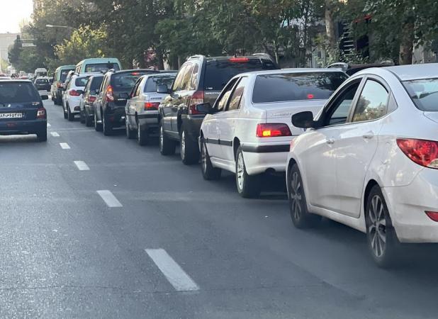 تصویری از صف عجیب بنزین بعد از خبر گرانی!
