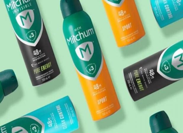 آیا اسپری بدن برای پوست مضر است؟ تفاوت دئودورانت و ضدتعریق از نگاه متخصصان پوست