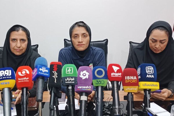 جعفری: فوتبال بانوان کار سختی دارد؛ فعلا تصمیمی برای استعفا نگرفته‌ام