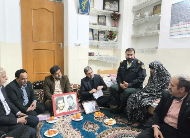 دیدار صمیمانه استاندار اصفهان با مادر شهیدان محمدی در قهدریجان