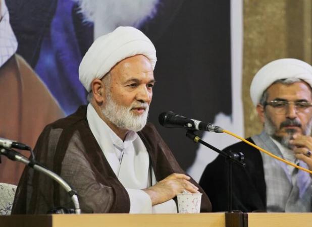 ولایت فقیه محور و خیمه انقلاب و جمهوری اسلامی است