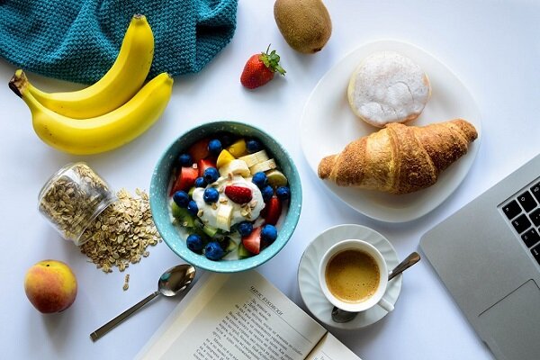 کیک و بیسکوئیت به عنوان وعده صبحانه، برای کودکان ارزش غذایی ندارد