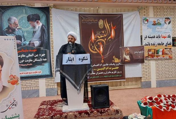 مادران و همسران شهدا وارثان راستین  مکتب ایثار هستند