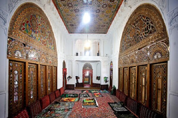 تصاویر منتشر شده از آسیب به حسینیه امینی ها قدیمی است
