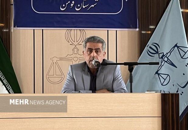 همکاران قضائی و اداری شبانه‌ روز در حال خدمات رسانی به مردم هستند