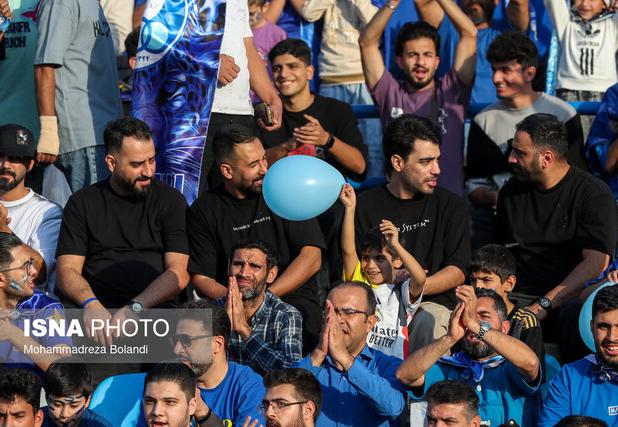 آتش‌بازی هواداران استقلال کار دست این تیم داد