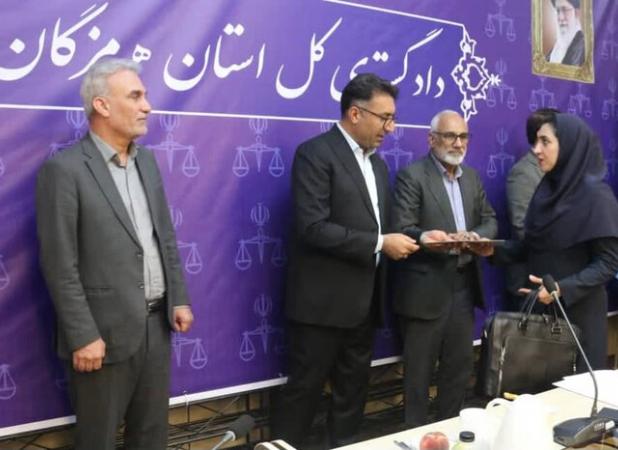 مراسم تحلیف ۱۵ نفر از داوران حرفه‌ای دادگستری استان هرمزگان برگزار شد