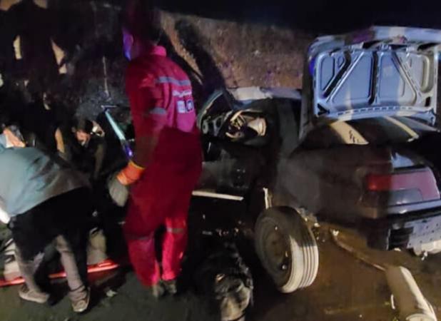 واژگونی پژو ۴۰۵ در مقابل مسکن ملی رودان؛ چهار نفر جان باختند