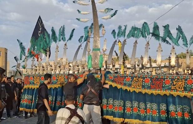 مراسم باشکوه عَلَم‌کشی تاسوعای حسینی در گلپایگان برگزار شد