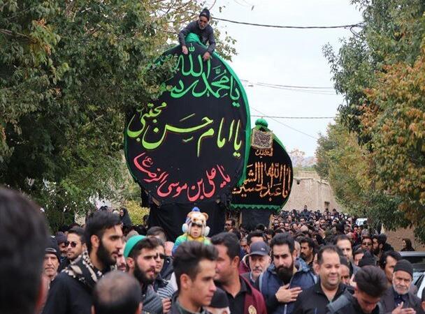 پرچم‌گردانی امام حسین(ع) در قیامدشت با حضور گسترده مردم