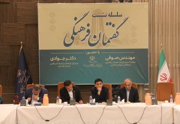 تعامل نزدیک با اهالی فرهنگ و هنر کلید حل مشکلات است 