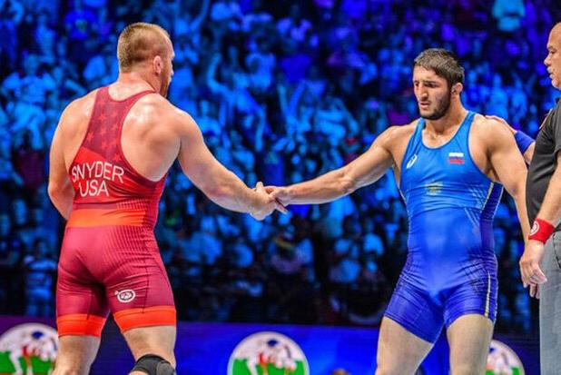 جدال ستارگان کشتی روس در یک مسابقه نمادین