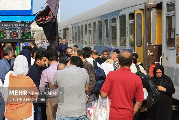 قطار اربعین برای اولین بار در مسیر گیلان - کرمانشاه راه‌اندازی شد