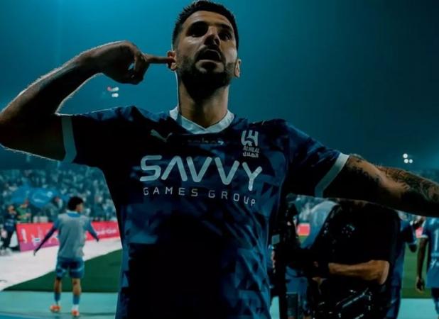 میتروویچ در الهلال ماند، النصر مدیر جدید معرفی کرد