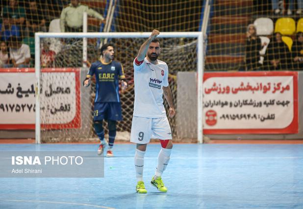 انتقام گیتی‌پسند در اصفهان/ صدرنشین با یک برد قاطع به رکوردش ادامه داد