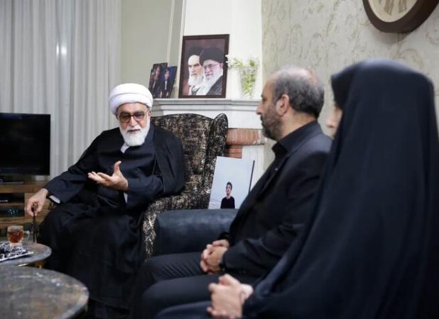  دیدار تولیت آستان قدس رضوی با خانواده شهید نوجوان «متین صفاییان» 