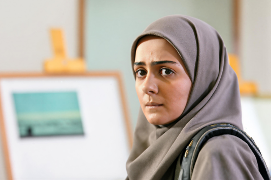 نغمه ادیب سریال ترانه مادری عصا به دست لب دریا