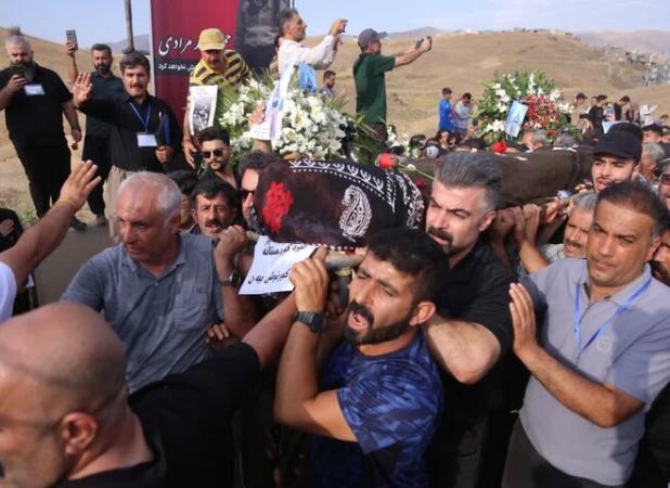 تشییع باشکوه پیکر «حمید مرادی» در سنندج