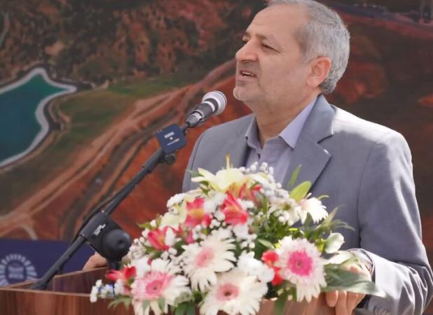 خدمت به مردم و پاسداری از خون شهدا باید در اولویت مسئولان قرار گیرد