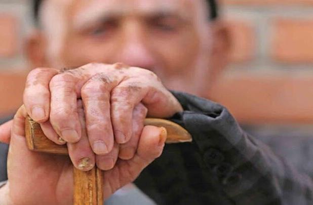 چالش‌های سالمندی در ایران/ ۸۰ درصد سالمندان بیمار هستند