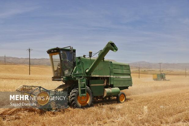 اعطای برگه معاینه فنی به ناوگان برداشت غلات در گرمسار