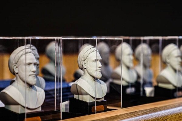 تقدیر از معلمان نمونه در جایزه ملی باهنر؛گفتمان دینی گفتمان تربیتی است