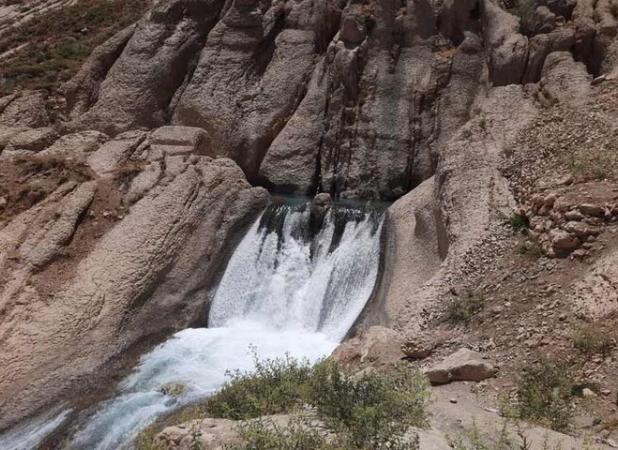 کاهش دبی چشمه کوهرنگ؛ زنگ هشدار برای مدیریت مصرف آب