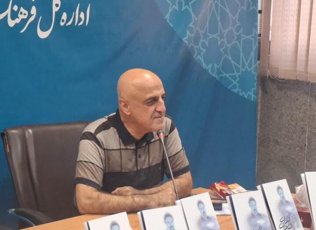 شعر آیینی و انقلابی باید از شعارزدگی دور شود