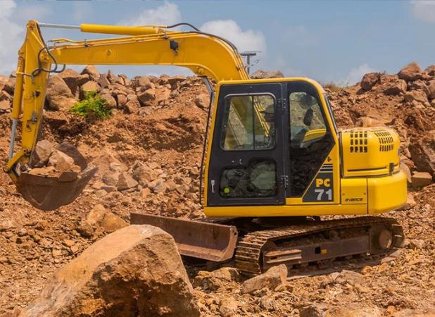 توقیف بیل‌های مکانیکی هزار میلیارد ریالی قاچاق در شهرستان مهر